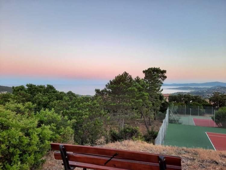 Tres Bel Appartement T3 Avec Splendide Vue Mer Les Issambres Exterior foto